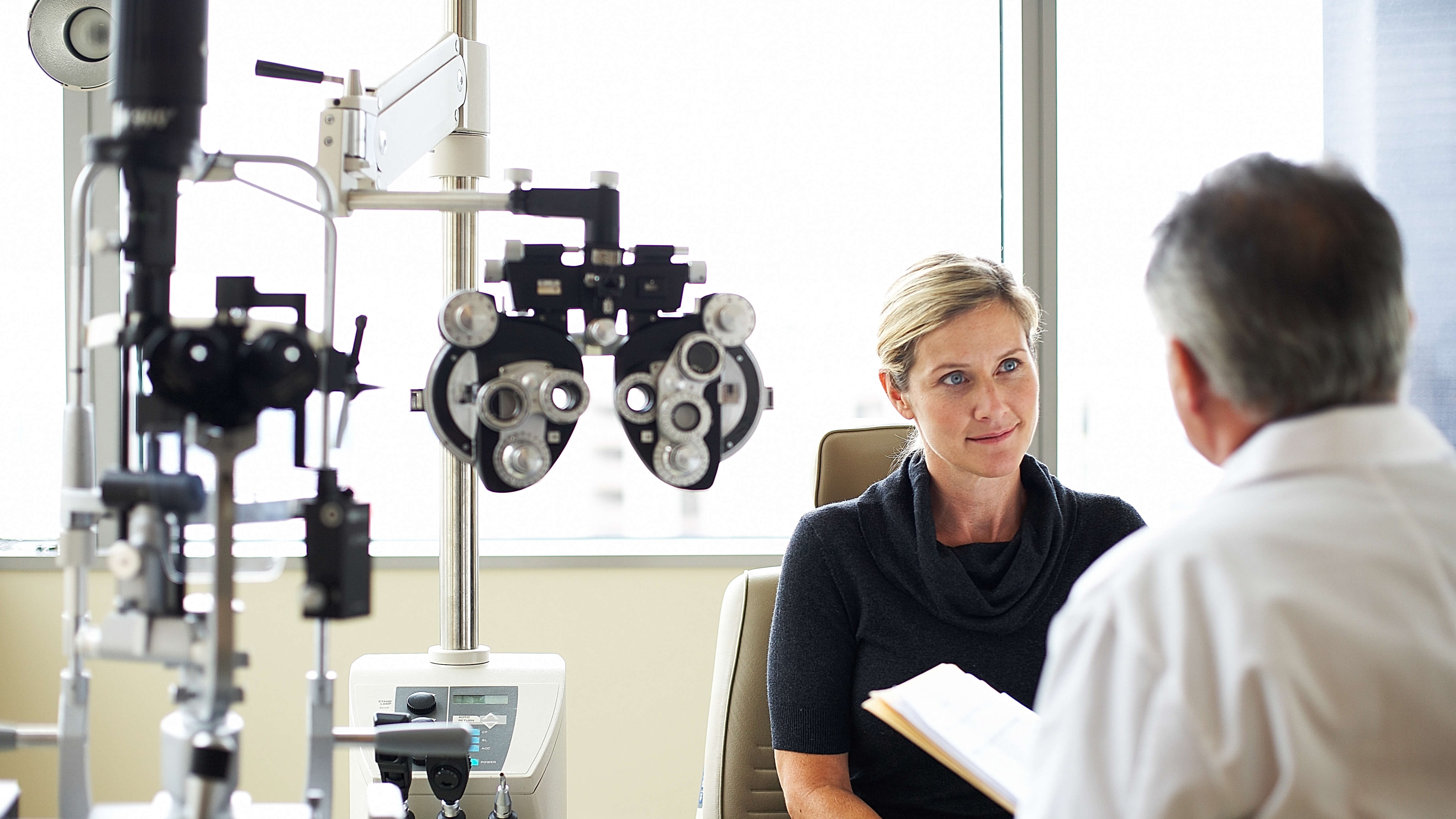 woman at eye doctor